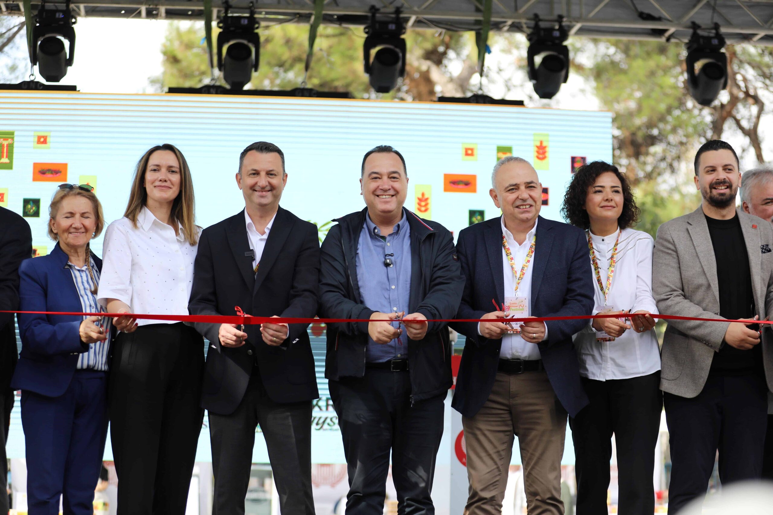 Akhisar Belediyesi’nin bu yıl ilk kez düzenlediği Leziz Akhisar Festivali,