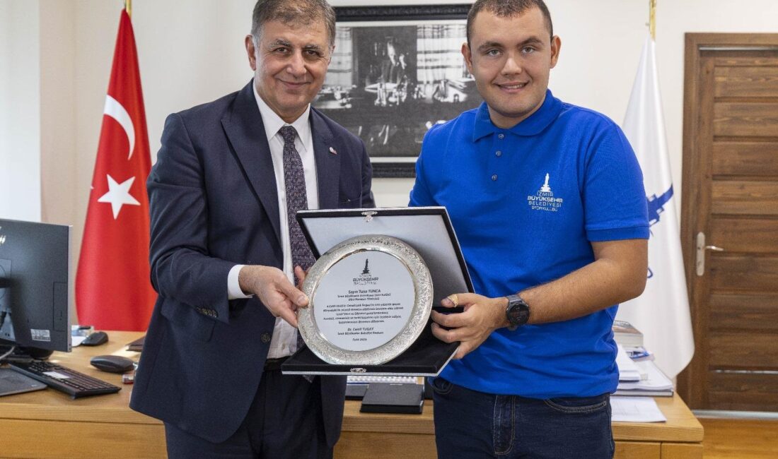 İzmirli otizmli sporcu Tuna Tunca, Cebelitarık Boğazı’nı geçerek tarihe geçti.