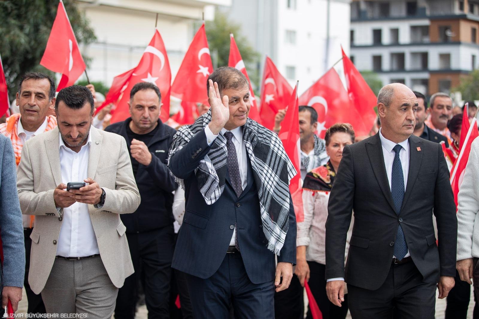 İzmir Büyükşehir Belediye Başkanı Dr. Cemil Tugay, Menemen’deki “Cumhuriyet Her