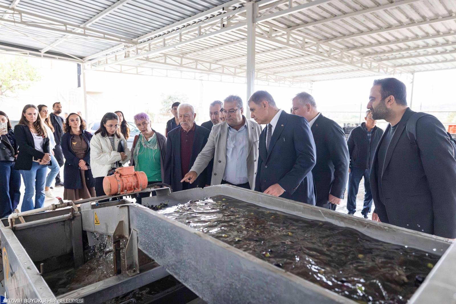İzmir Büyükşehir Belediye Başkanı Dr. Cemil Tugay, Bademler Köyü Tarımsal