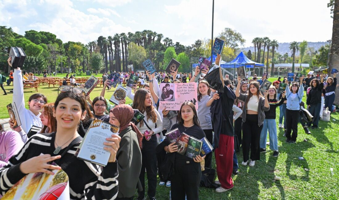 İzmir Büyükşehir Belediyesi’nin ev sahipliğinde Kültürpark’ta düzenlenen İZKİTAP – 6.