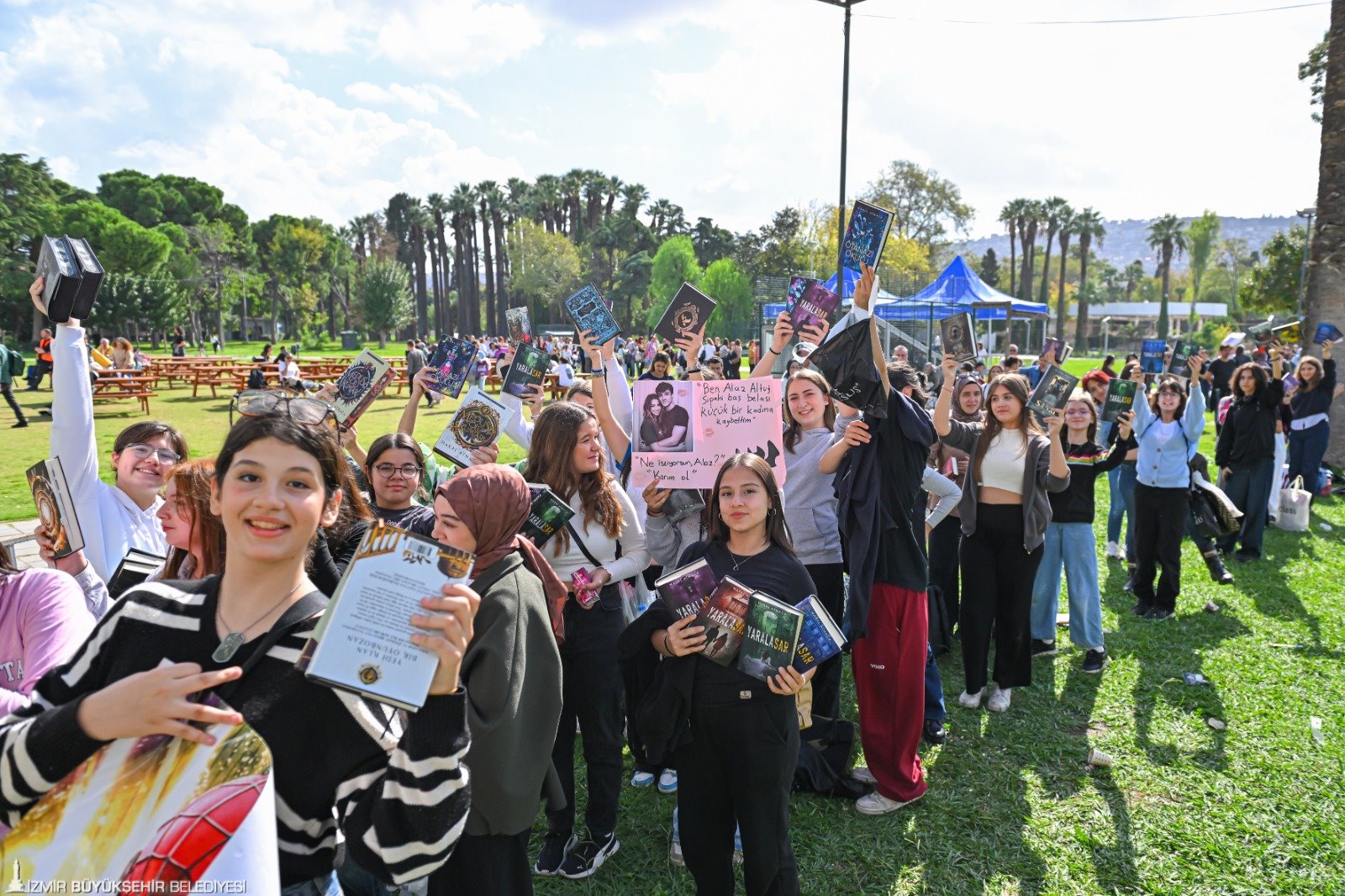 İzmir Büyükşehir Belediyesi’nin ev sahipliğinde Kültürpark’ta düzenlenen İZKİTAP – 6.