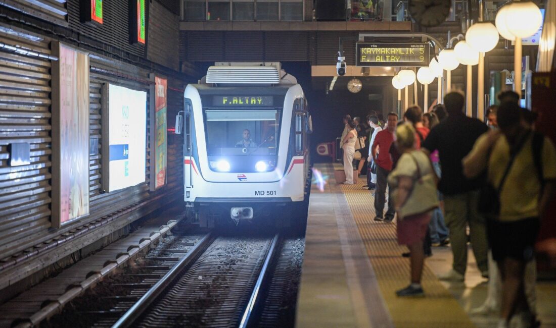İzmir Büyükşehir Belediyesi, 29 Ekim Cumhuriyet Bayramı’nda toplu ulaşımda yüzde