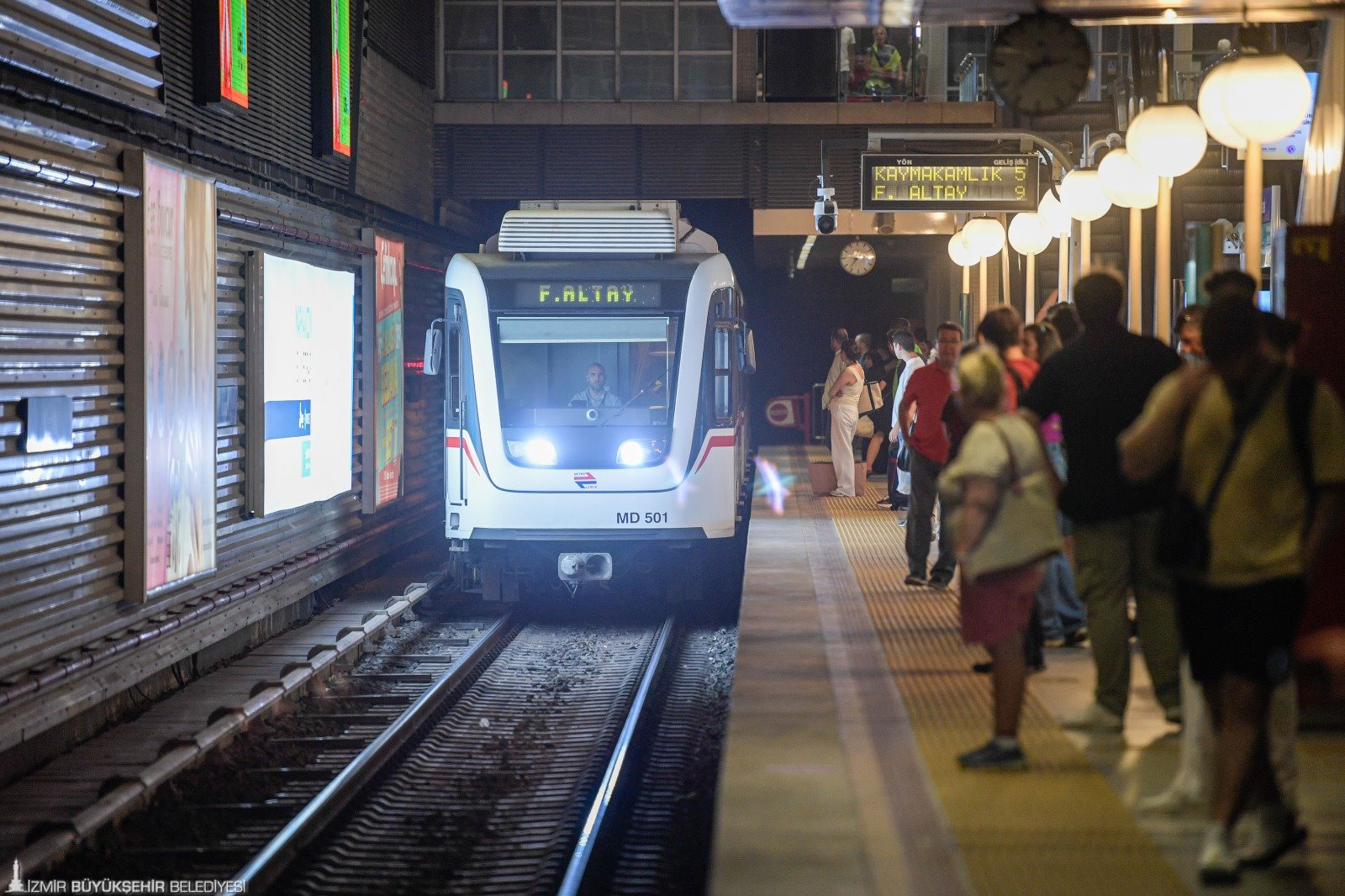 İzmir Büyükşehir Belediyesi, 29 Ekim Cumhuriyet Bayramı’nda toplu ulaşımda yüzde