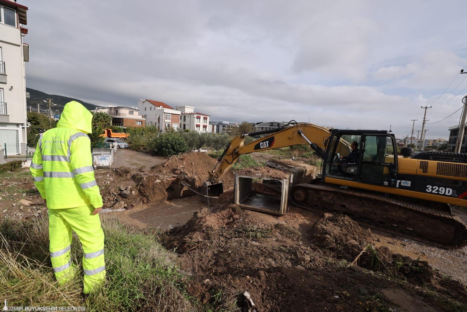 İzmir’in Bergama ilçesinde metrekareye 137 kg yağış düştü, dereler taştı,