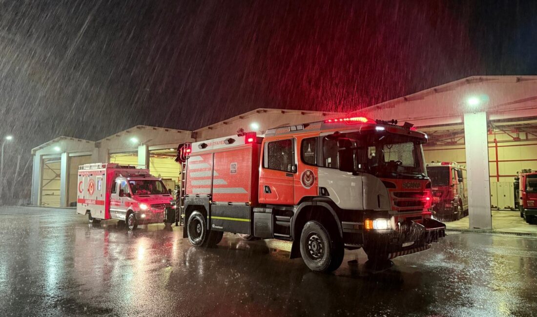 Balıkesir’in Sındırgı ilçesinde 6.1 büyüklüğünde deprem sonrası İzmir Büyükşehir Belediyesi