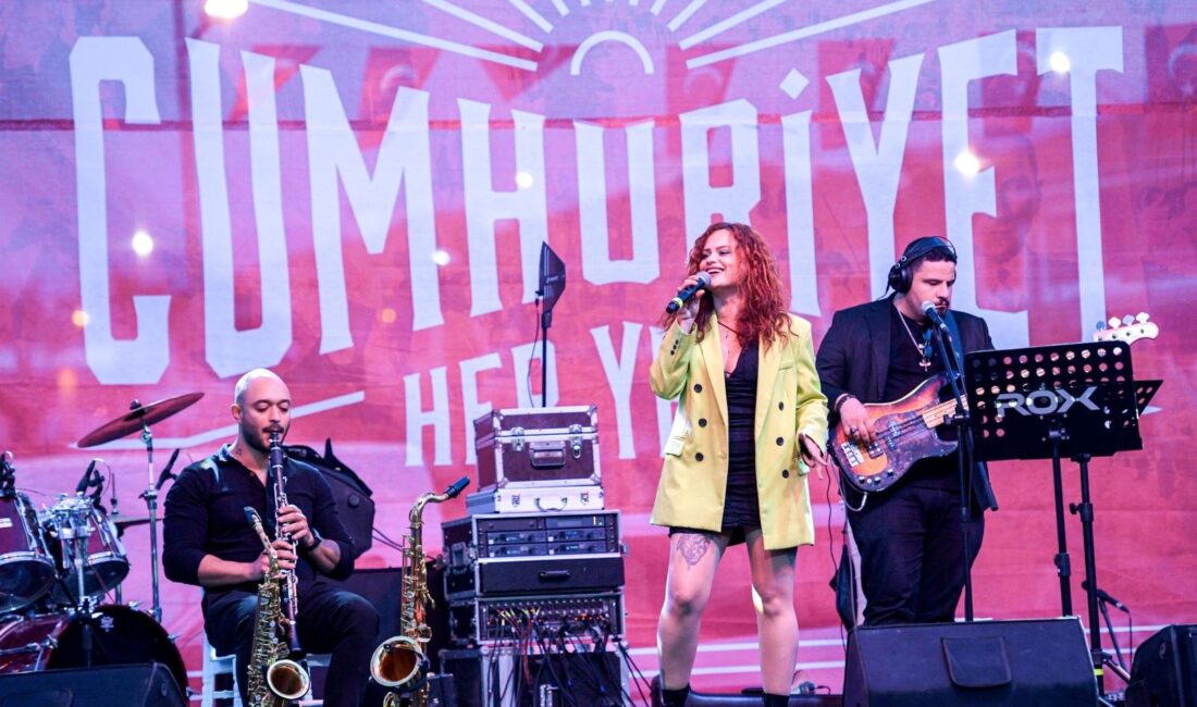 İzmir Büyükşehir Belediyesi, Cumhuriyet Bayramı’nın 102’nci yılını “Cumhuriyet Her Yerde”