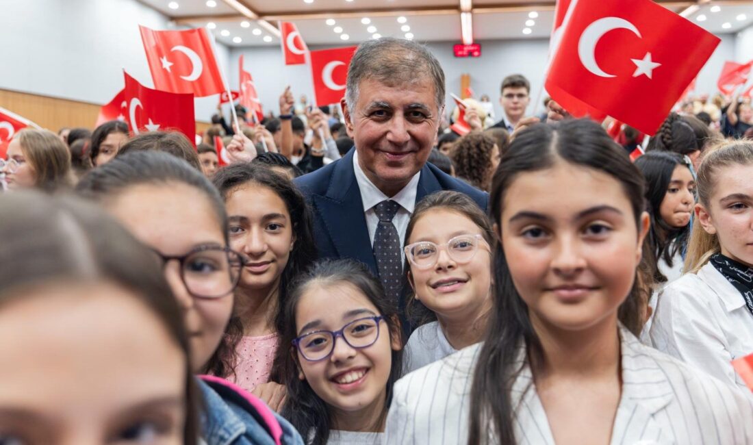 İzmir Büyükşehir Belediye Başkanı Cemil Tugay, Cumhuriyet Bayramı özel oturumunda