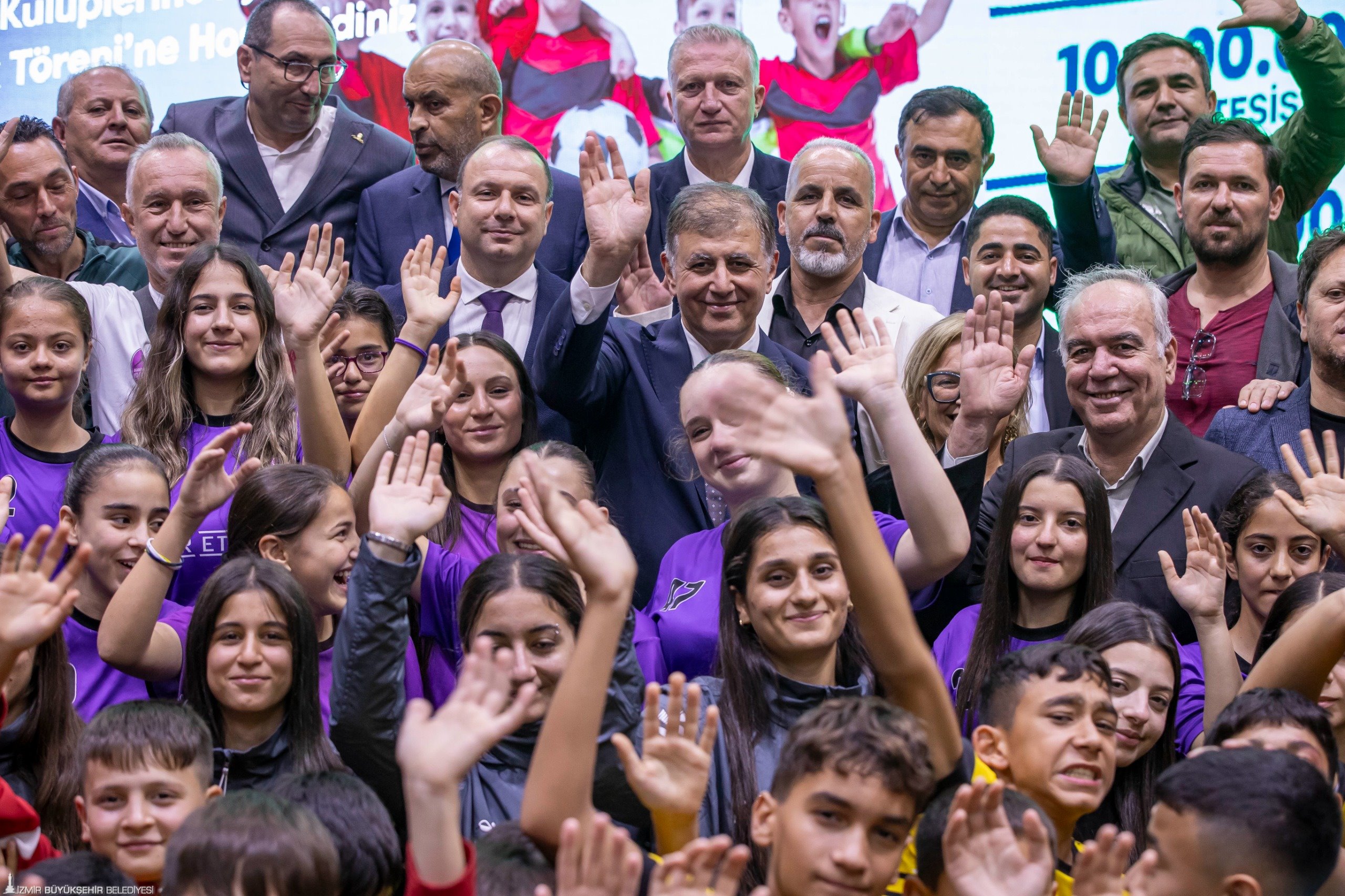 İzmir Büyükşehir Belediyesi, kentteki amatör spor kulüplerine 2024 yılı içinde