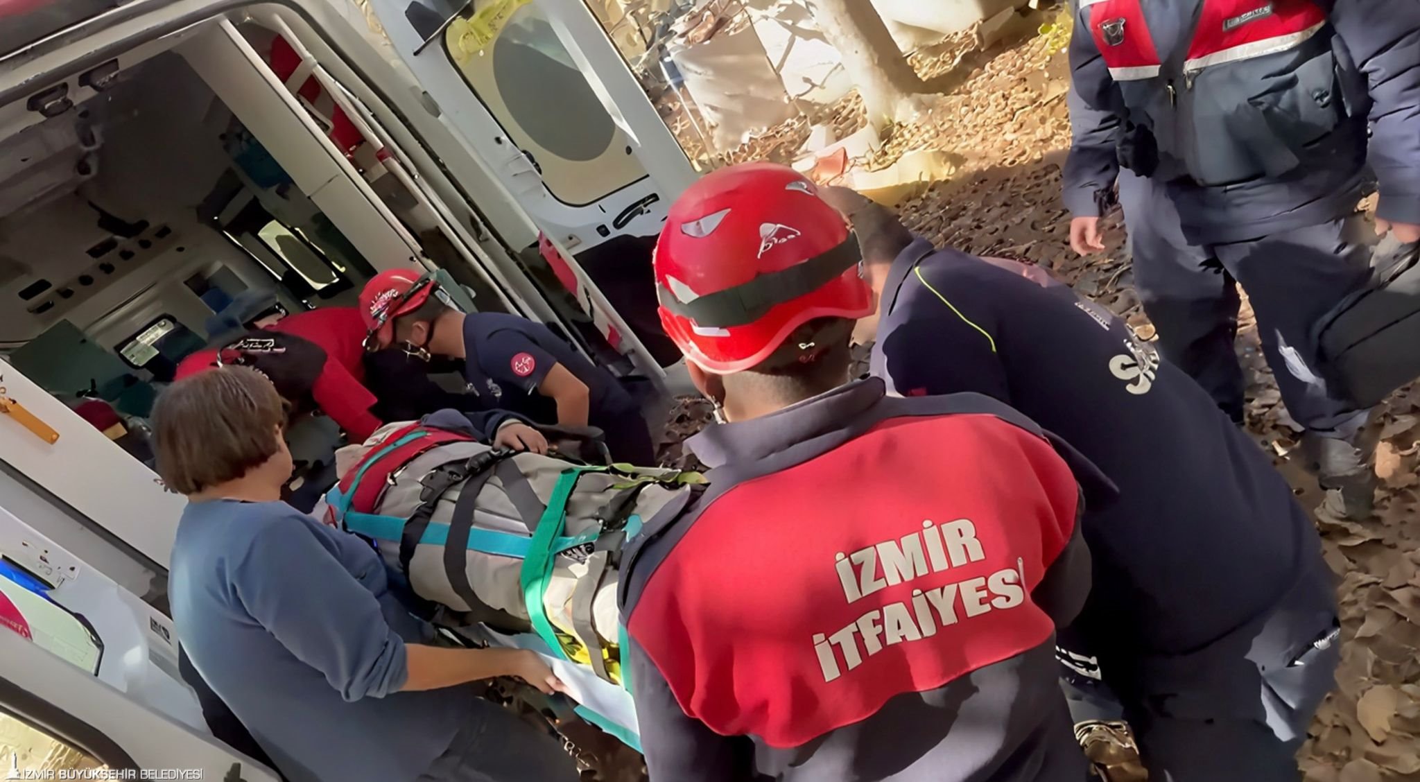 İzmir’in Ödemiş ilçesinde 80 yaşındaki Halil Tüysüz, 12 metre derinliğindeki