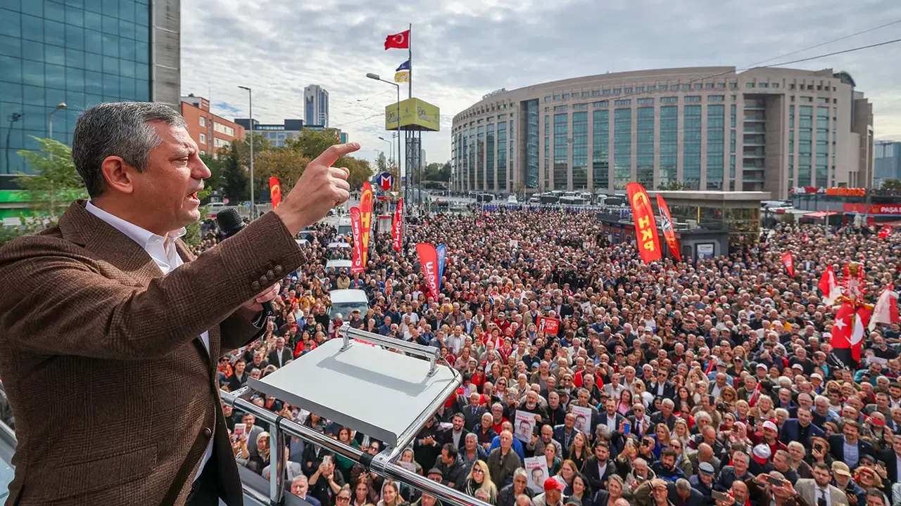 CHP Genel Başkanı Özgür Özel, İmamoğlu’na yönelik casusluk soruşturmasını eleştirerek