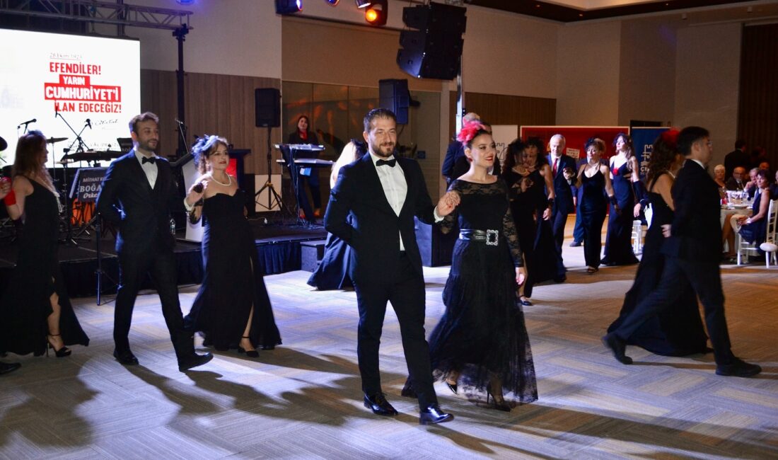 Çeşme Belediyesi, 28 Ekim akşamı Ilıca Otel’de düzenlenen etkinlikle Türkiye