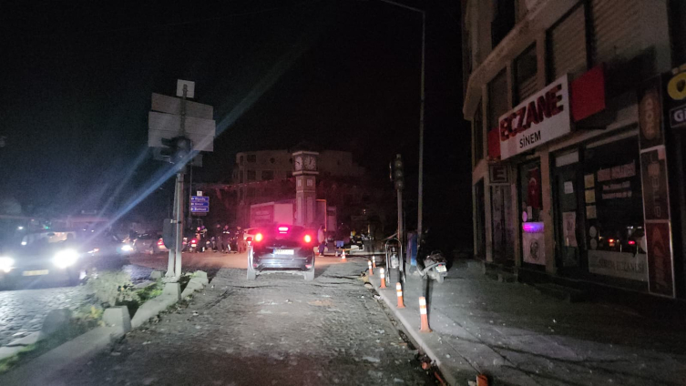 Balıkesir’in Sındırgı ilçesinde meydana gelen 6,1 büyüklüğündeki deprem geniş bir