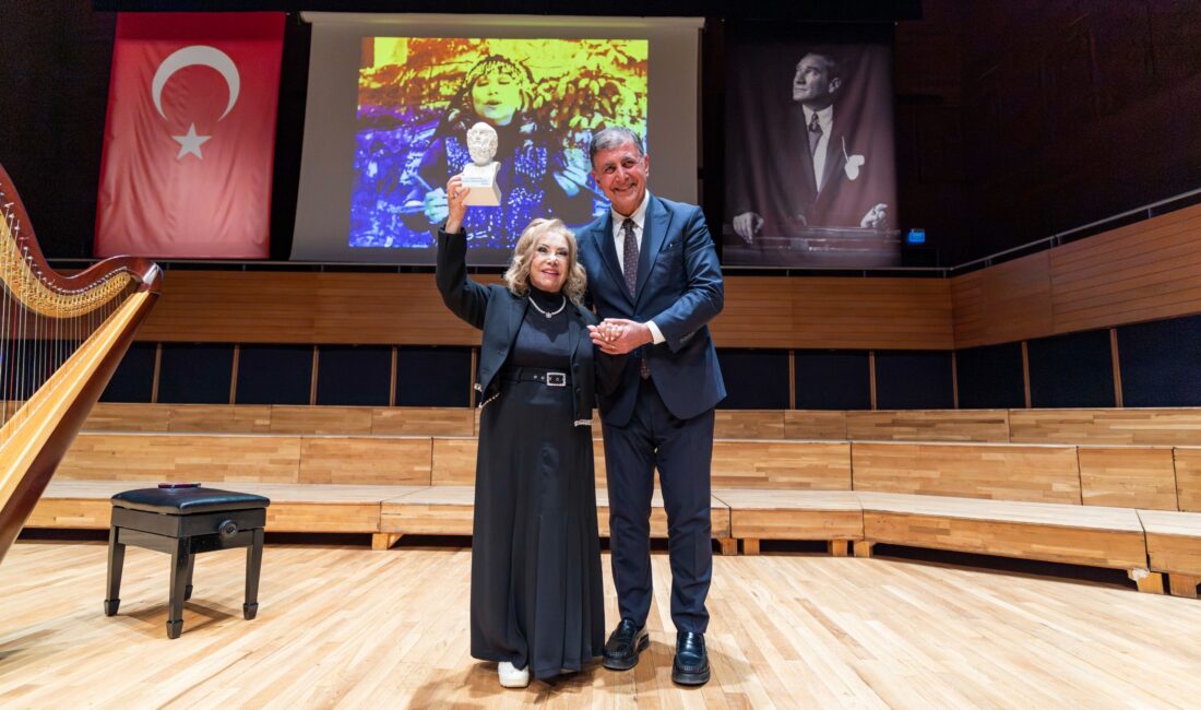 İzmir Büyükşehir Belediye Başkanı Dr. Cemil Tugay, Bizimizmir Homeros Ödülleri