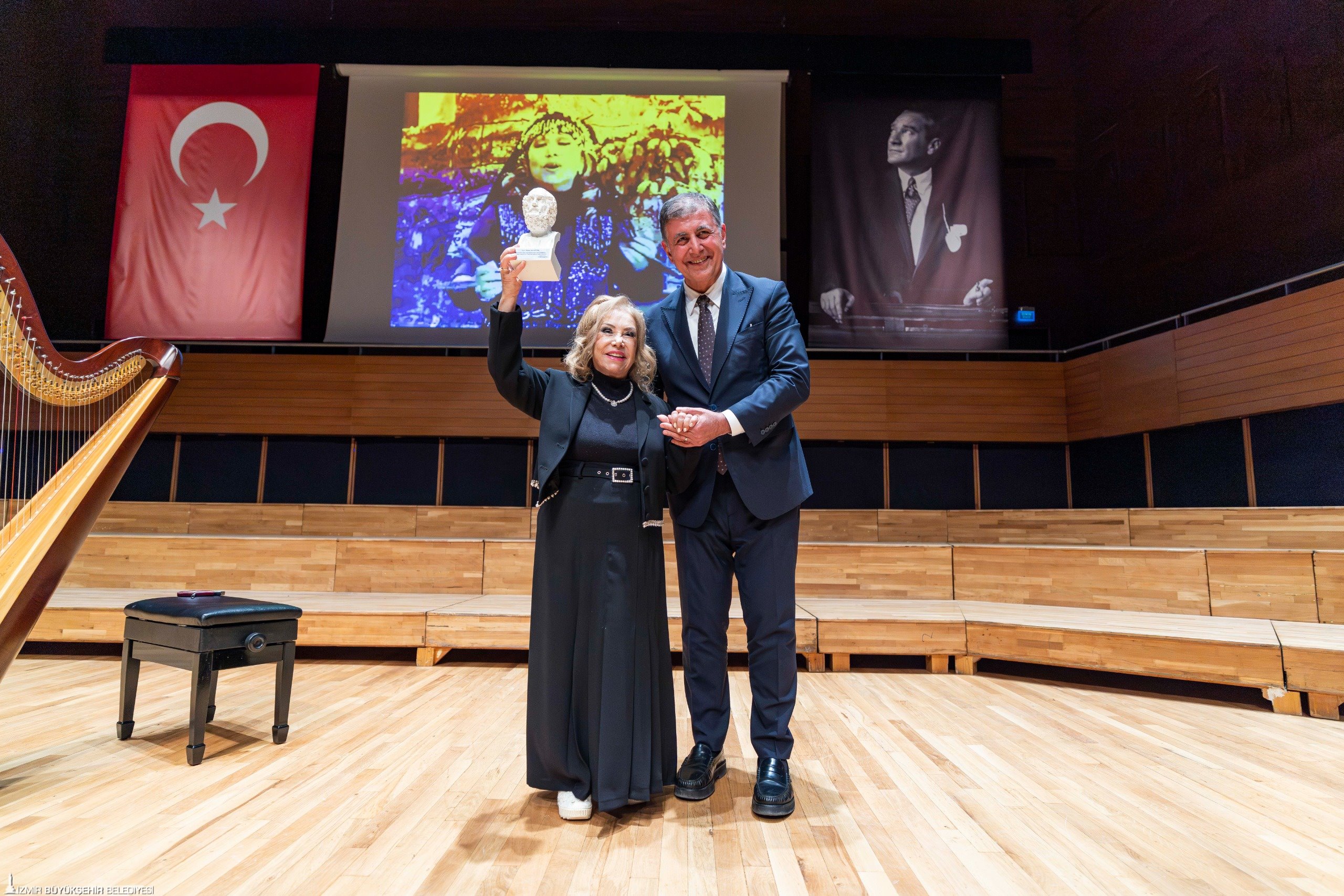 İzmir Büyükşehir Belediye Başkanı Dr. Cemil Tugay, Bizimizmir Homeros Ödülleri