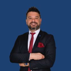 Erhan Yaşar yazar fotoğrafı