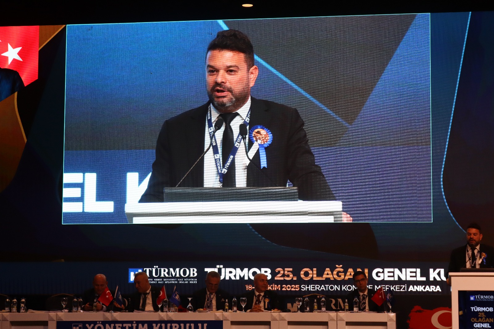 Erhan Yaşar, TÜRMOB kürsüsünden yaptığı konuşmada mesleğin saygınlığına dikkat çekerek,