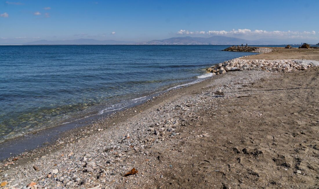 İzmir Büyükşehir Belediyesi, Güzelbahçe girişindeki 2 bin metrekarelik alanda plaj