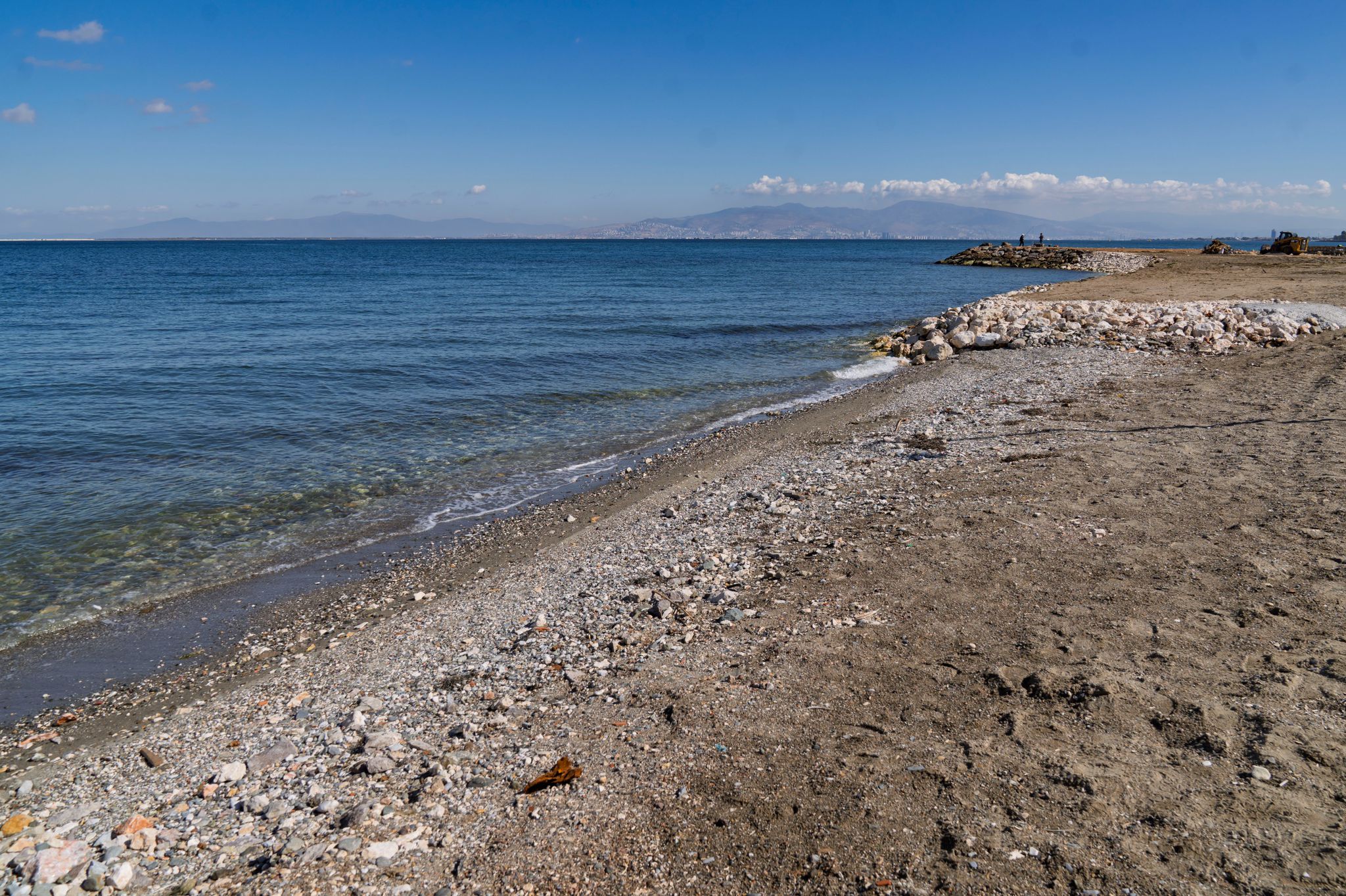 İzmir Büyükşehir Belediyesi, Güzelbahçe girişindeki 2 bin metrekarelik alanda plaj