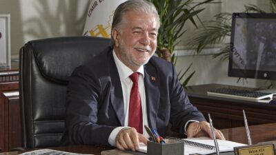 İzmir Esnaf ve Sanatkarlar Odaları Birliği Başkanı Yalçın Ata, Cumhuriyet’in