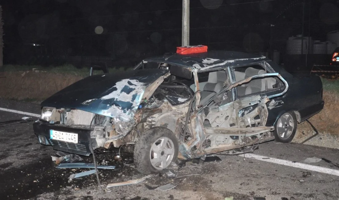 İzmir’in Ödemiş ilçesinde otomobil ile pikabın çarpıştığı kazada 3’ü çocuk