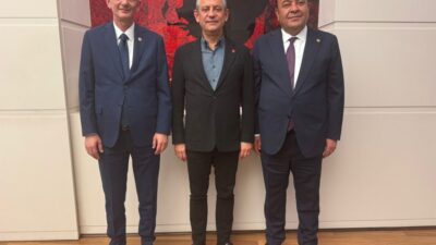 Bağımsız Milletvekili Ümit Dikbayır, CHP lideri Özgür Özel’i ziyaret etti.