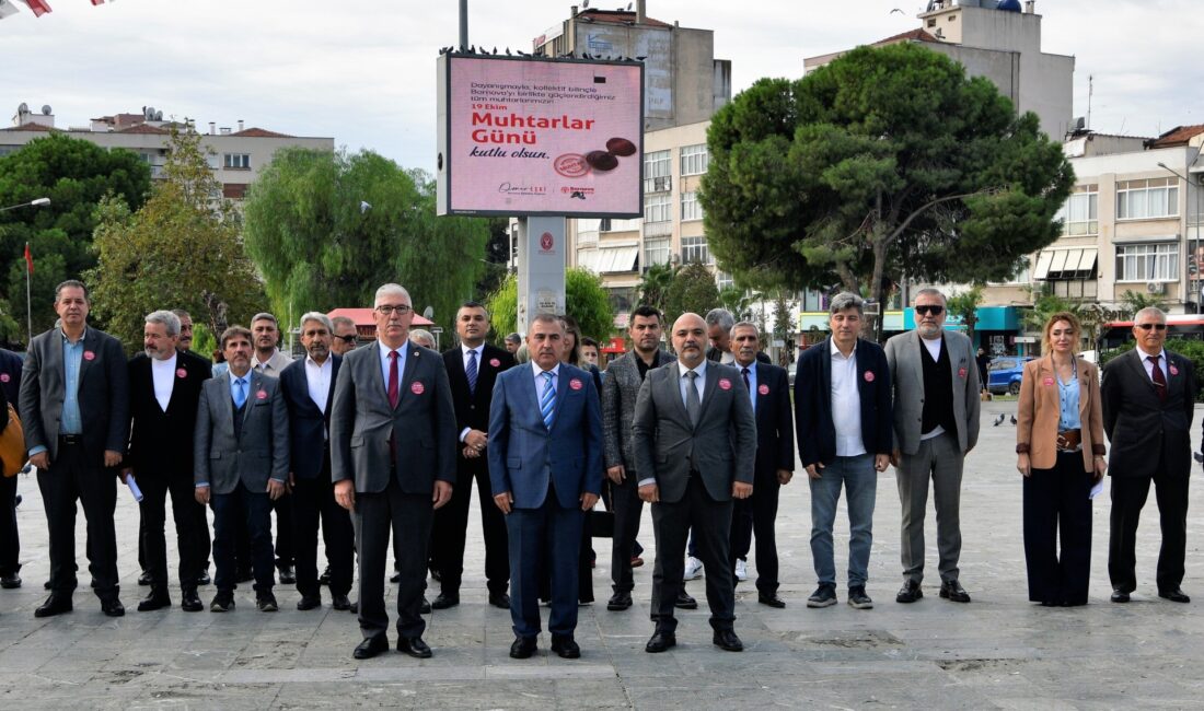 Bornova’da 19 Ekim Muhtarlar Günü, Cumhuriyet Meydanı’nda düzenlenen tören ve