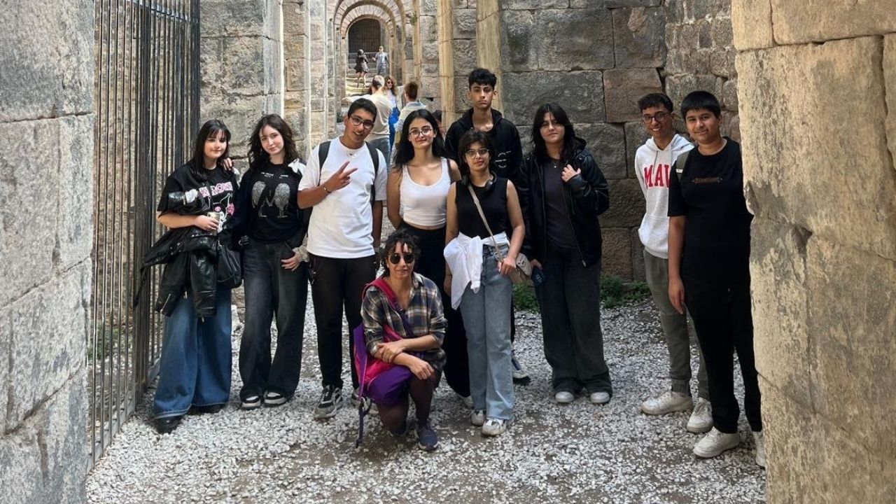 İzmir Büyükşehir Belediyesi Çiğli Dil Destek Merkezi öğrencileri, İngilizce konuşma