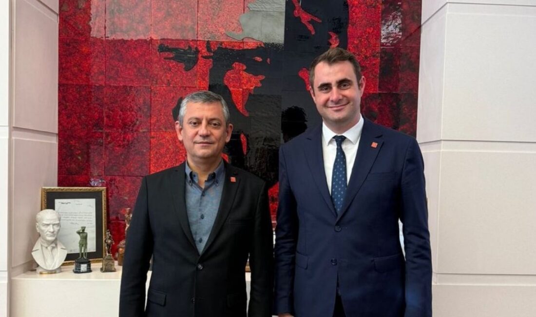 CHP İzmir İl Başkanı Çağatay Güç, CHP Genel Başkanı Özgür