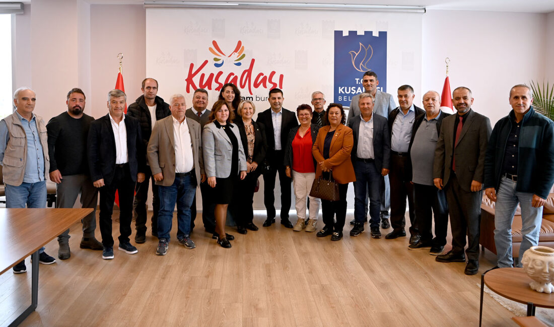 Kuşadası Belediye Başkanı Ömer Günel, Muhtarlar Günü’nde kentte görev yapan