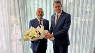 CHP İzmir İl Başkanı Çağatay Güç, mazbatasını aldıktan sonra il