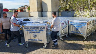 Karşıyaka Belediyesi, temizlik çalışmalarını güçlendirmek için 460 yeni çöp konteyneri