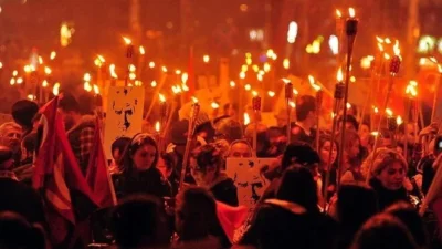 Foça’daki sel felaketi nedeniyle iptal edilen fener alayı yerine, Foçalılar