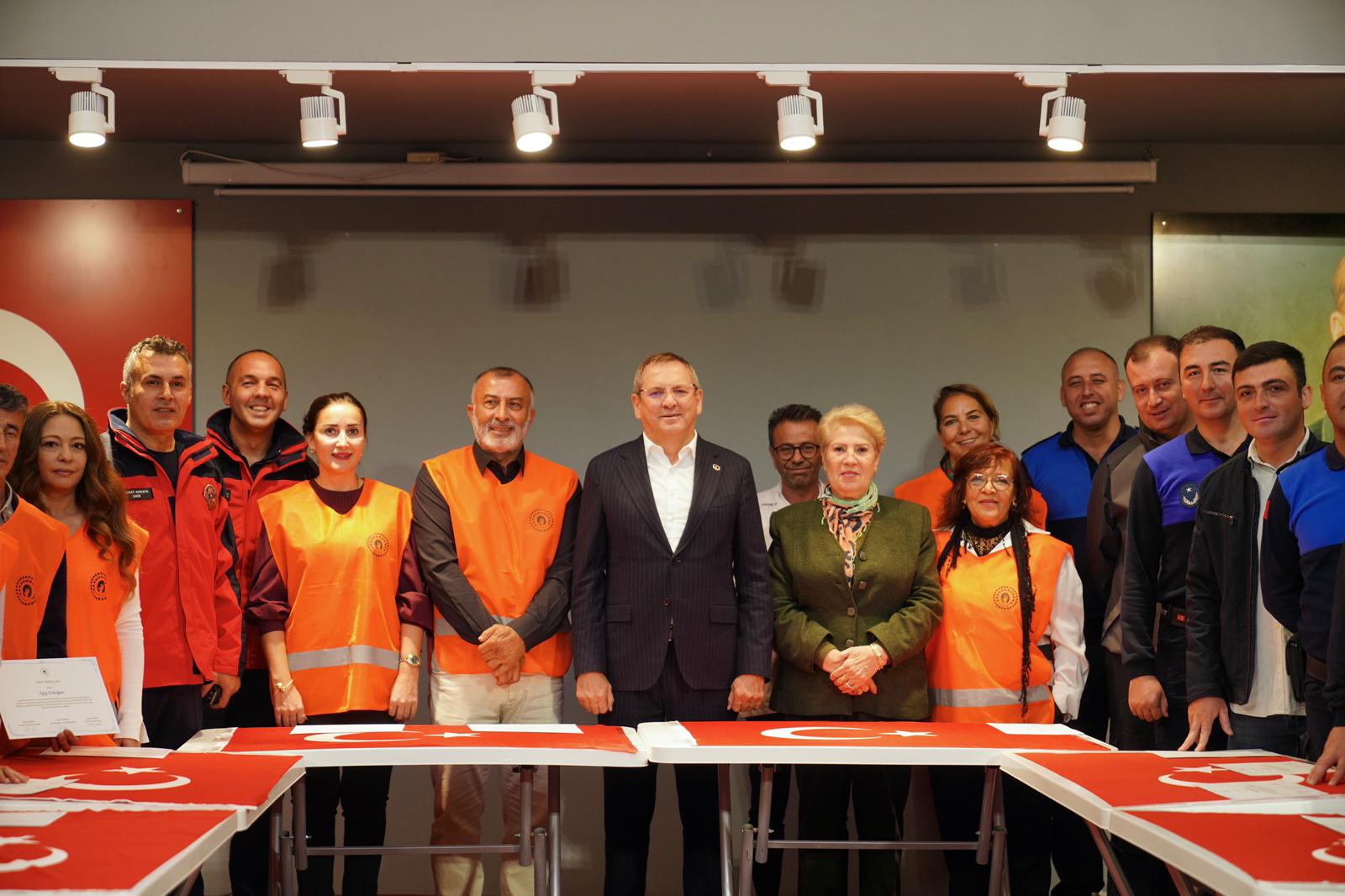 Ayvalık’ta 38 saatlik arama-kurtarma ve temel ilk yardım eğitimlerini tamamlayan