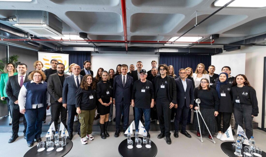 İzmir Büyükşehir Belediyesi, Yurttaş Akademisi–Kent Denetçileri Programı ile kent yönetimine