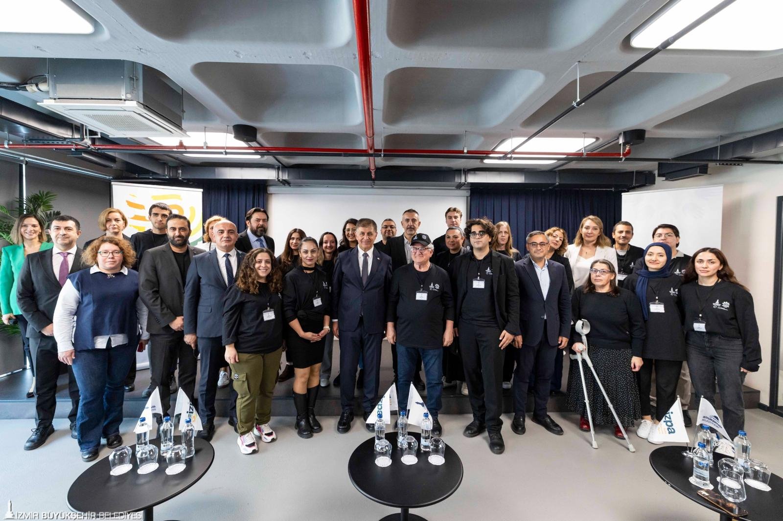 İzmir Büyükşehir Belediyesi, Yurttaş Akademisi–Kent Denetçileri Programı ile kent yönetimine