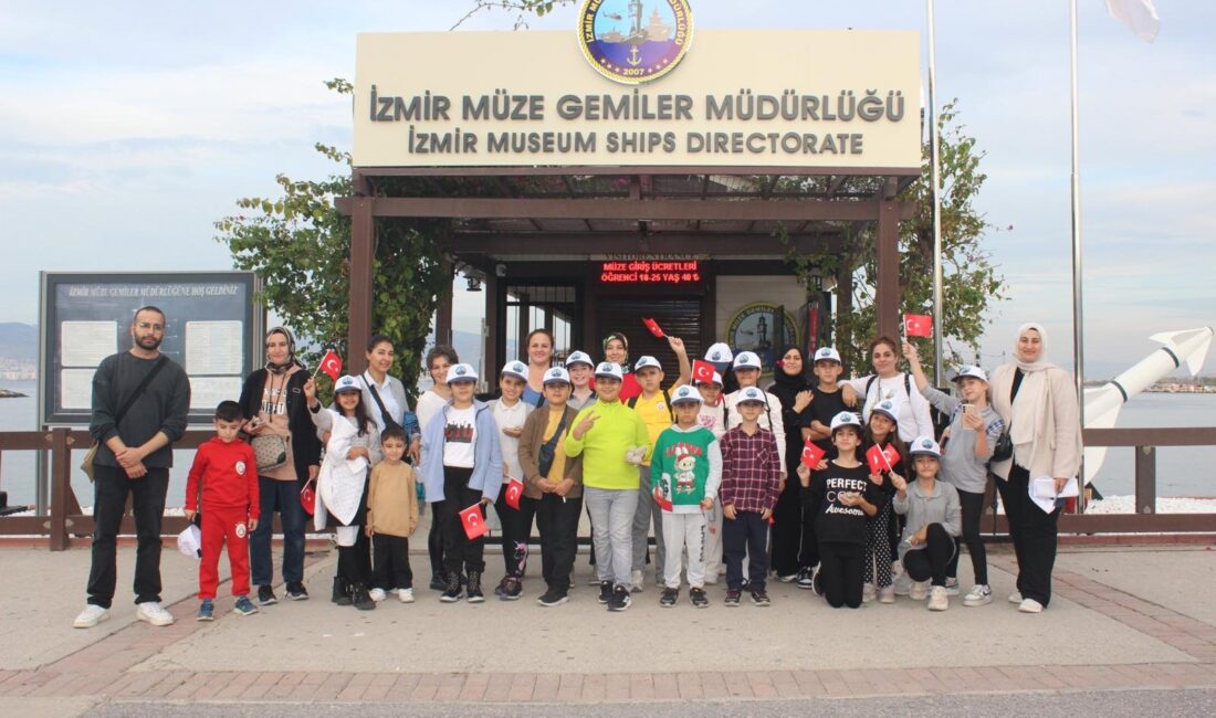 İzmir Büyükşehir Belediyesi’nin düzenlediği etkinlikte, öğrenciler hem İngilizce pratiği yaptı