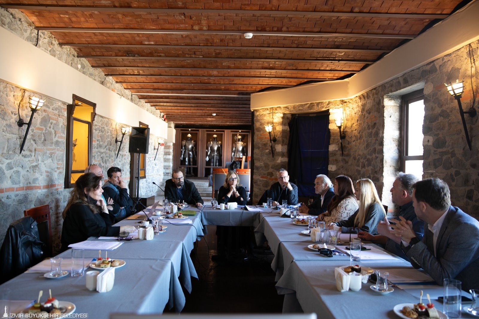 İzmir Büyükşehir Belediyesi Şehir Tiyatroları’nın yıllık Danışma Kurulu toplantısında 2025-2026