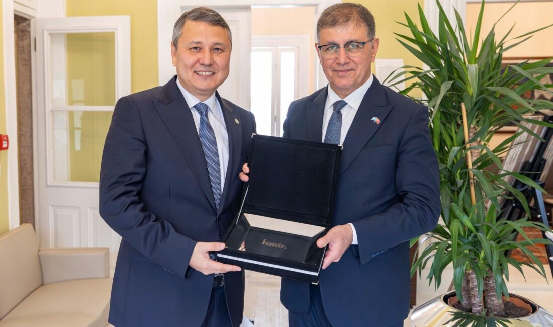 İzmir Büyükşehir Belediye Başkanı Dr. Cemil Tugay, Kazakistan heyetini Ay