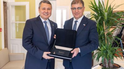 İzmir Büyükşehir Belediye Başkanı Dr. Cemil Tugay, Kazakistan heyetini Ay