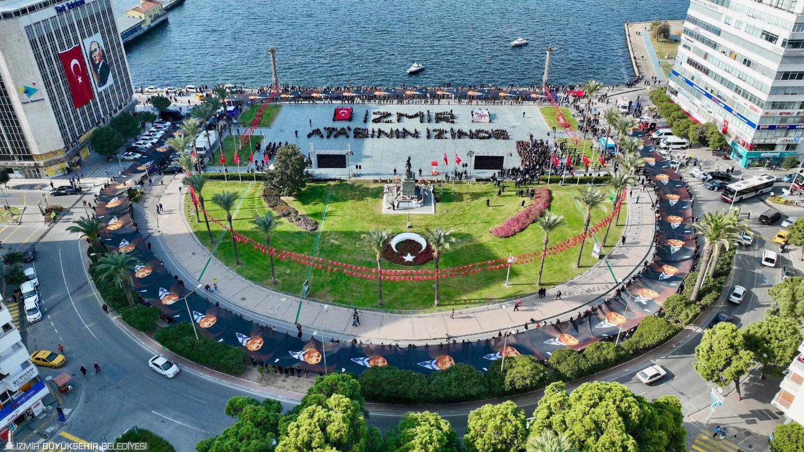 İzmir Büyükşehir Belediyesi, 10 Kasım’da 350 metrelik Atatürk posteriyle “Ata’ya
