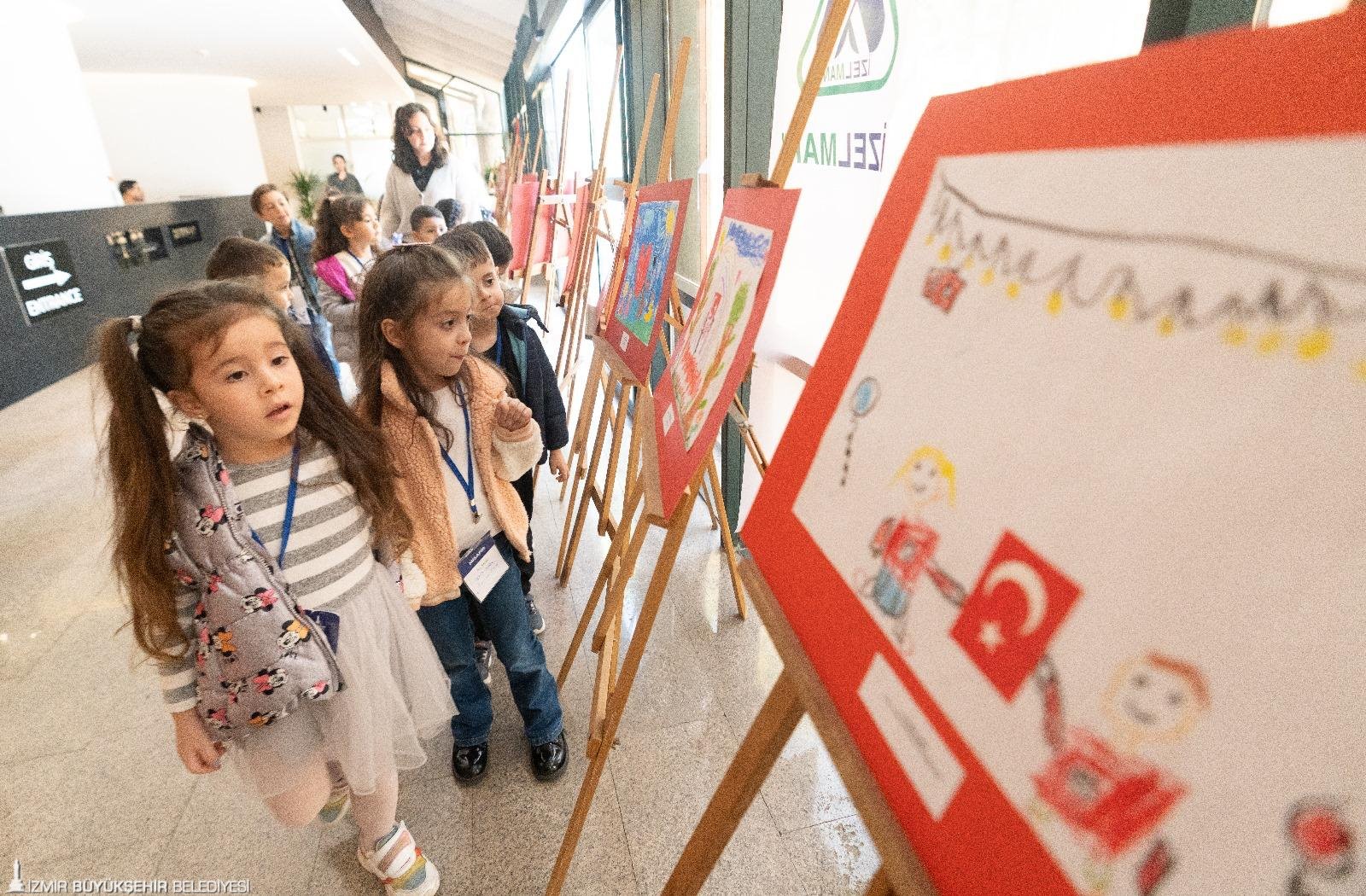 İzmir Büyükşehir Belediyesi çocuk merkezlerinde eğitim gören öğrenciler, Atatürk’ü anmak