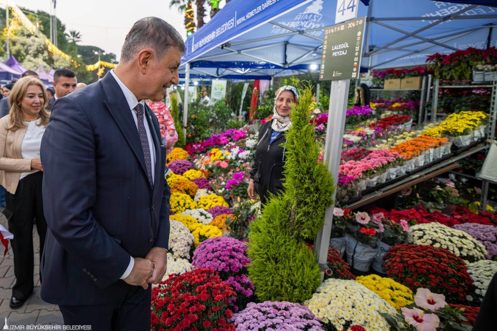 İzmir Büyükşehir Belediyesi’nin ikinci kez düzenlediği Balkon ve Bahçe Bitkileri