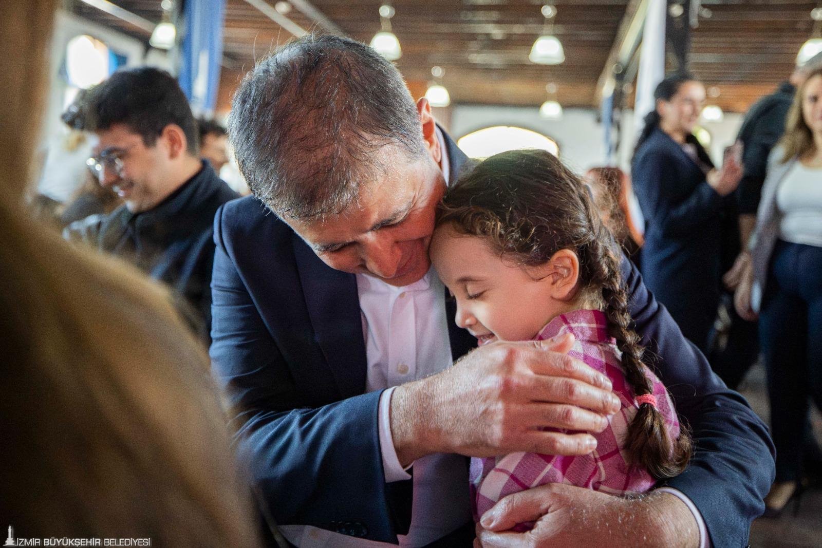 İzmir Büyükşehir Belediyesi, Yuvamız İzmir Merkezleri’nde eğitim gören çocukları üniversiteli