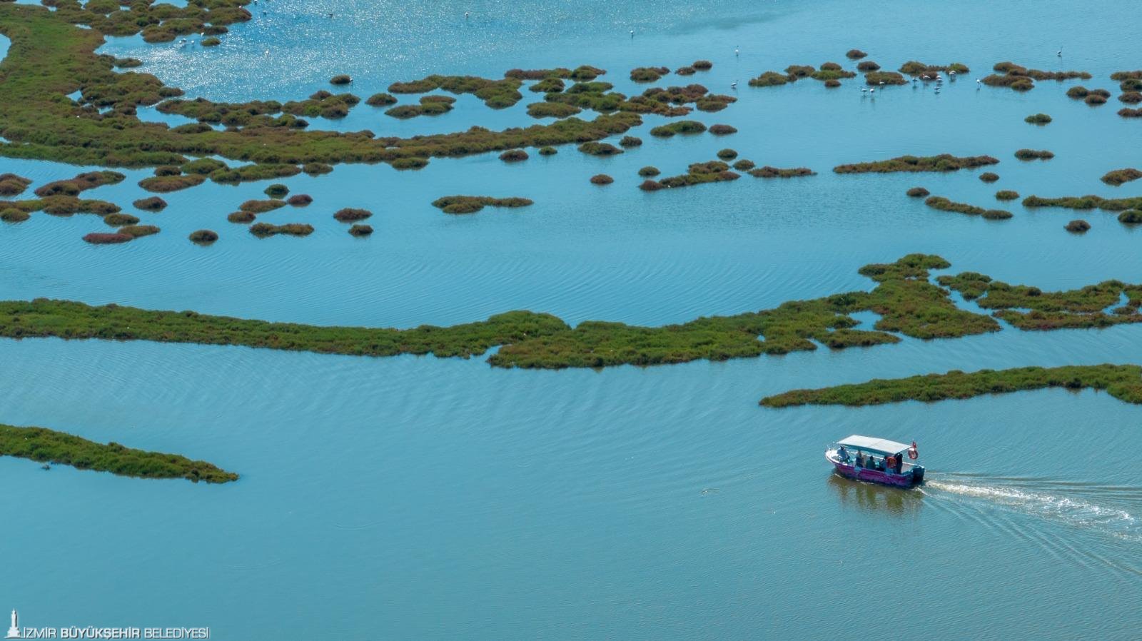 İzmir Büyükşehir Belediyesi’nin deniz ulaşım şirketi İZDENİZ, Bergama Vapuru ile