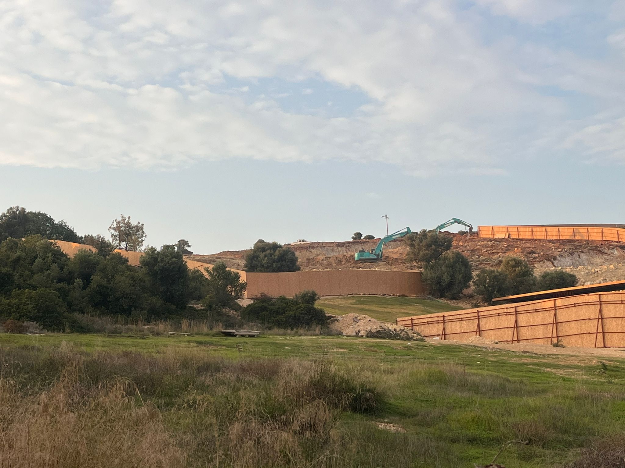 Çeşme’nin simgesi Aya Yorgi Koyu’nda, mahkemenin yürütmeyi durdurma kararına rağmen