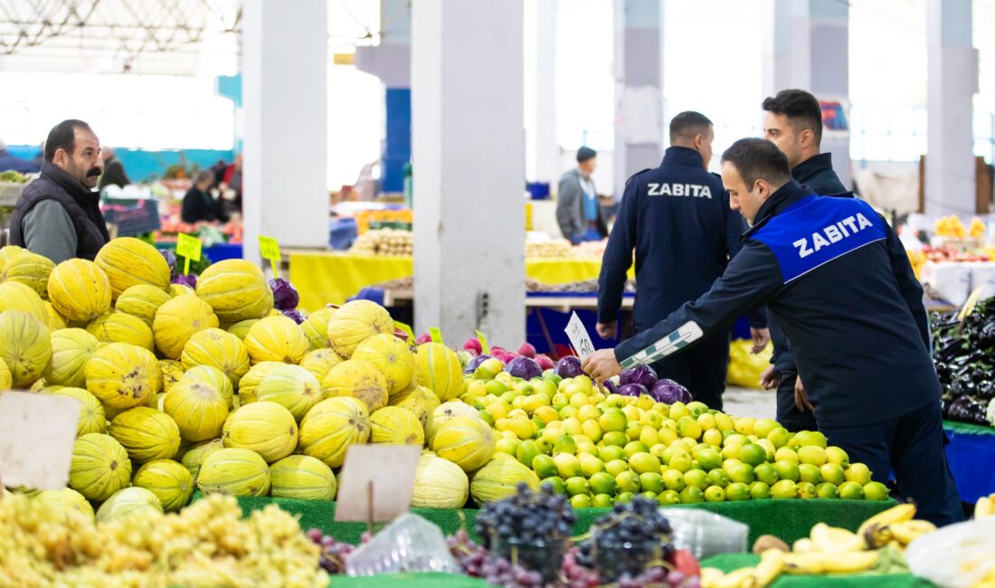 Narlıdere Belediyesi, Kapalı Pazar Yeri’nde fiyat etiketi, düzen ve tartı