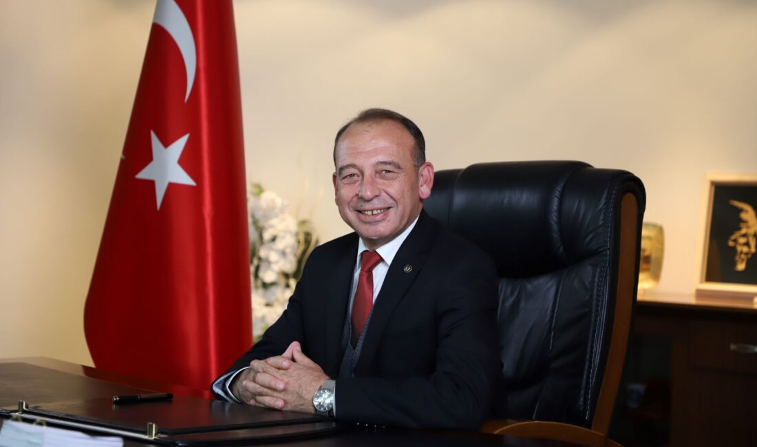 Turgutlu Belediye Başkanı Çetin Akın, 24 Kasım Öğretmenler Günü’nde öğretmenlerin