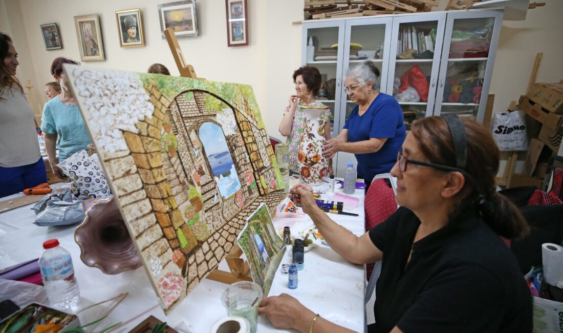 Karşıyaka Belediyesi’nin kadınlara yönelik kursları, meslek edinme ve ekonomik hayata