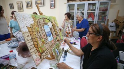 Karşıyaka Belediyesi’nin kadınlara yönelik kursları, meslek edinme ve ekonomik hayata